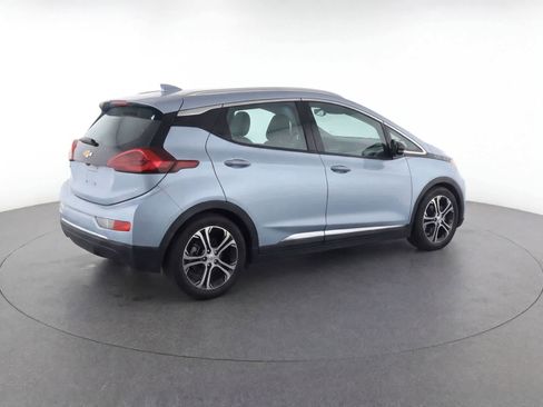 Used 2017 Chevrolet Bolt Premier w/ Driver Confidence II Package FWD image 4