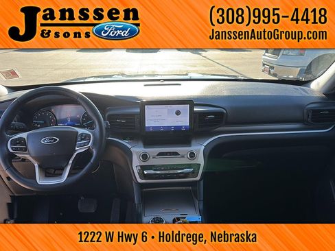 Used 2021 Ford Explorer XLT image 12