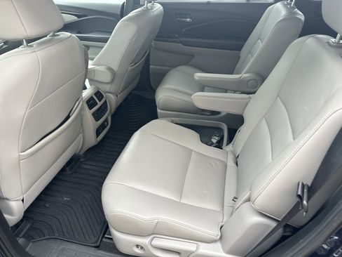Used 2019 Honda Pilot Touring image 19