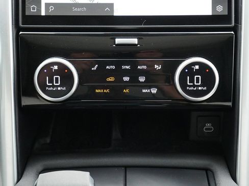 Used 2025 Land Rover Discovery Metropolitan Edition AWD/4WD image 25