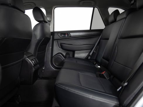 Used 2017 Subaru Outback 3.6R Limited image 18