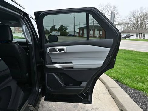 Used 2022 Ford Explorer XLT w/ Equipment Group 202A image 20