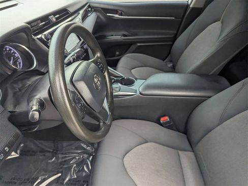 Used 2020 Toyota Camry LE image 20