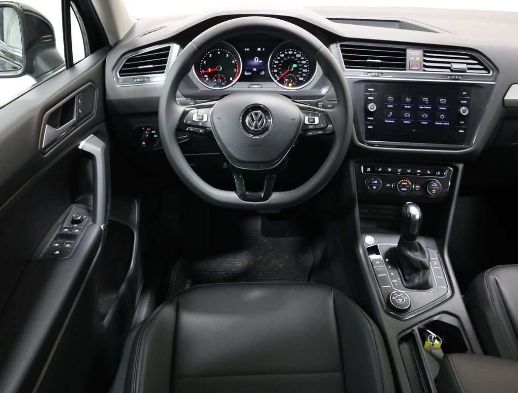 Used 2020 Volkswagen Tiguan SE AWD/4WD image 16