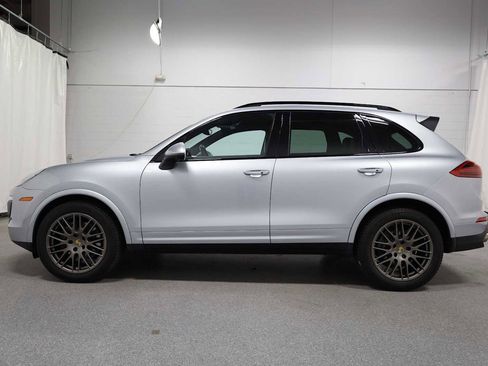 Used 2017 Porsche Cayenne image 2