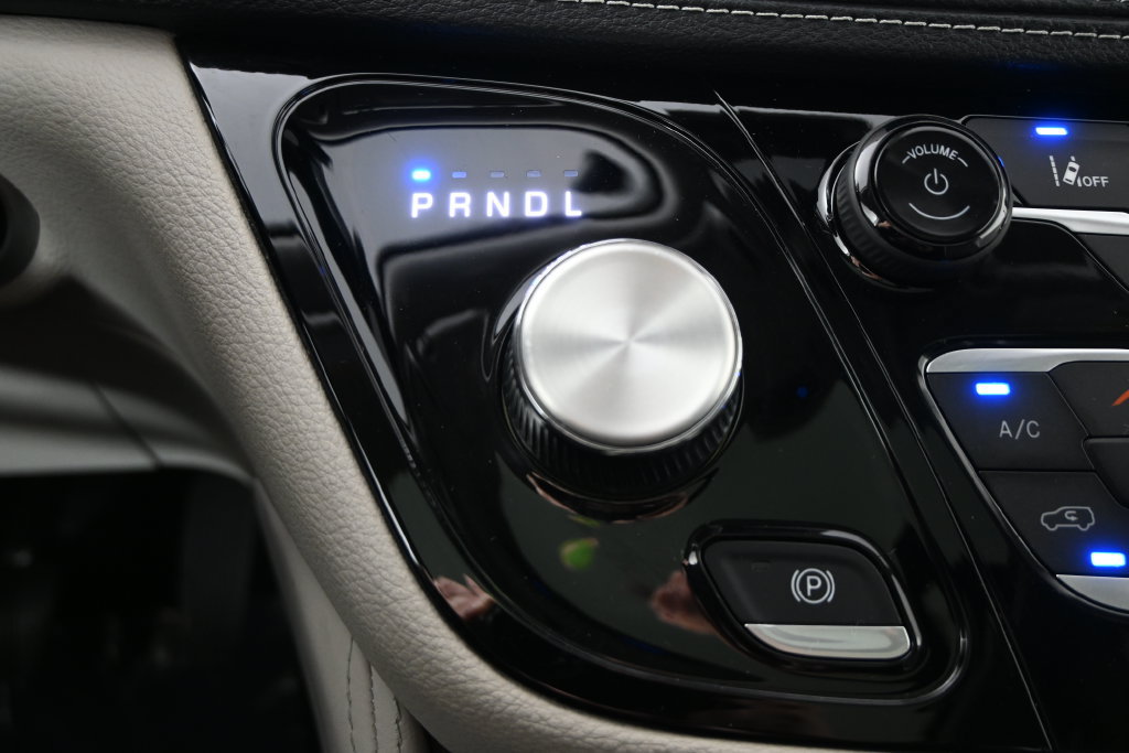 Used 2023 Chrysler Pacifica Limited FWD image 31