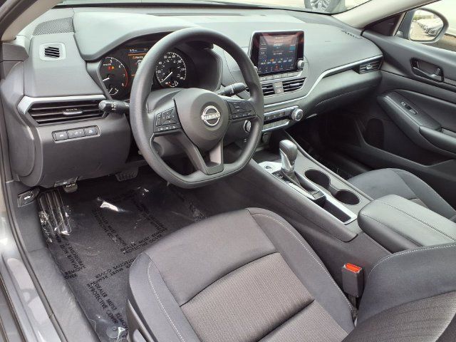 Used 2025 Nissan Altima 2.5 S FWD image 4