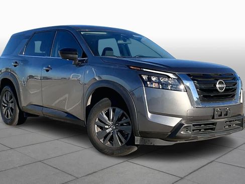 Used 2023 Nissan Pathfinder S image 2