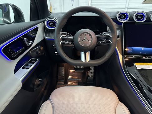 Used 2025 Mercedes-Benz GLC 300 4MATIC image 21