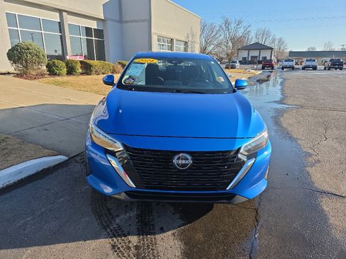Used 2024 Nissan Sentra SV image 3