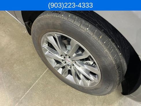 Used 2024 Buick Enclave Avenir FWD image 5