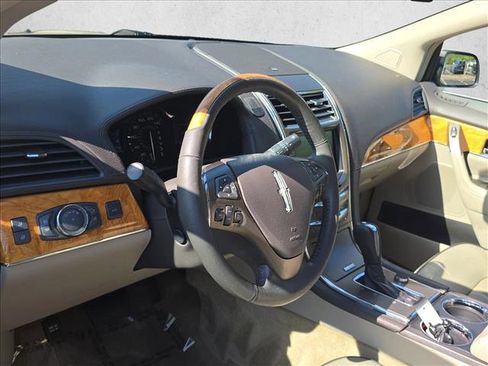 Used 2015 Lincoln MKX FWD w/ Equipment Group 101A image 8