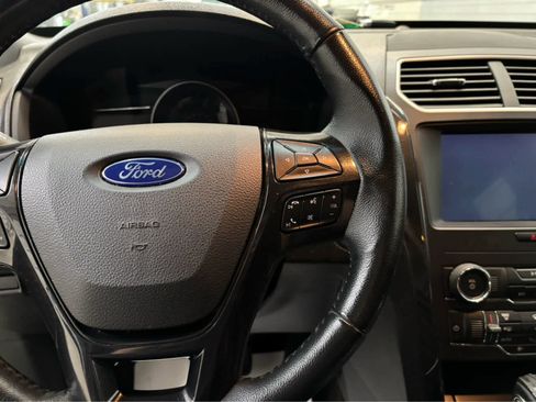 Used 2018 Ford Explorer XLT w/ Equipment Group 201A AWD/4WD image 15