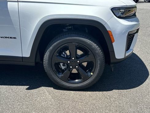 New 2026 Jeep Grand Cherokee Limited AWD/4WD image 12