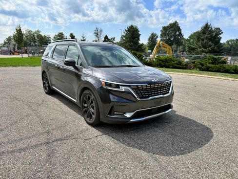 Used 2022 Kia Carnival SX FWD image 3