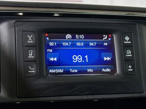 Used 2017 Chrysler Pacifica Touring w/ Tire & Wheel Group FWD image 6