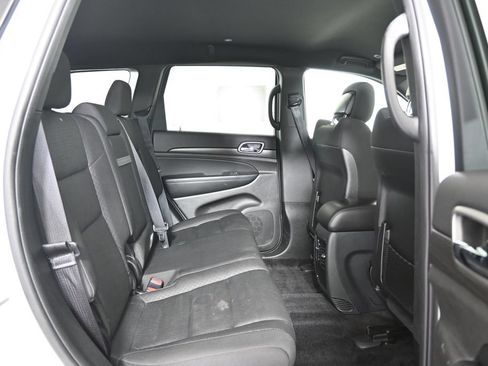 Used 2018 Jeep Grand Cherokee Laredo AWD/4WD image 15