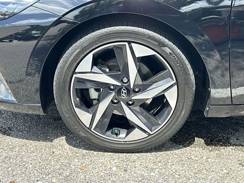 Used 2023 Hyundai Elantra Limited image 13