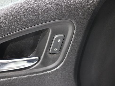 Used 2020 Chevrolet Colorado LT w/ LT Convenience Package AWD/4WD image 8