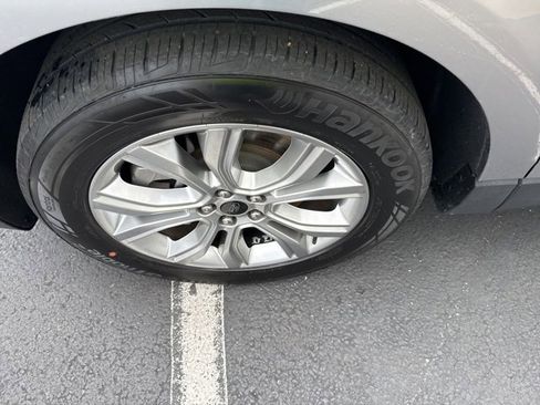 Used 2024 Ford Edge Titanium image 10