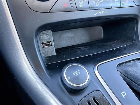 Used 2015 Ford Focus Titanium image 32