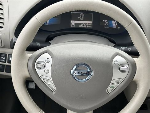 Used 2013 Nissan Leaf SV w/ LED & Quick Charge Pkg image 11