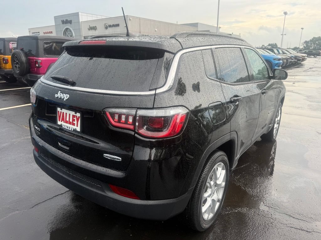 Certified 2024 Jeep Compass Latitude AWD/4WD image 3