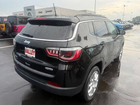 Certified 2024 Jeep Compass Latitude AWD/4WD image 3