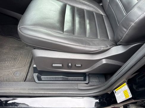 Used 2017 Ford Escape Titanium FWD image 11