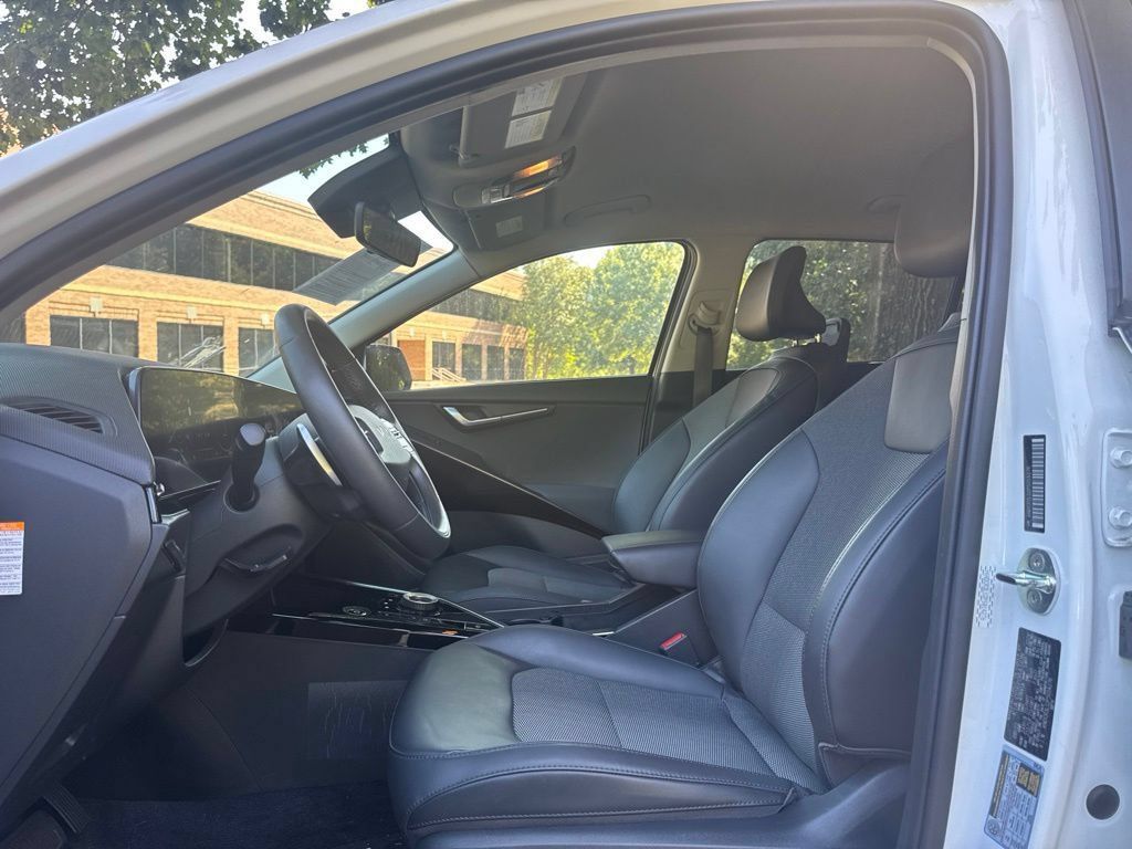 Used 2023 Kia Niro Wind w/ Wind Preserve Package FWD image 9
