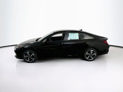 Used 2023 Hyundai Elantra SEL w/ Convenience Package FWD image 8