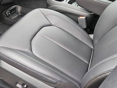 New 2027 Chrysler Pacifica Select FWD image 4