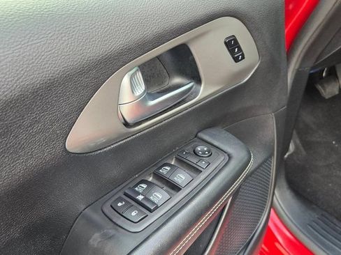 Used 2025 Chrysler Pacifica Select FWD image 14