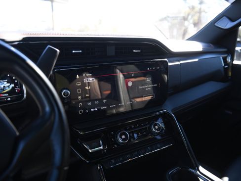 Used 2024 GMC Sierra 2500 AT4 w/ Technology Package image 27