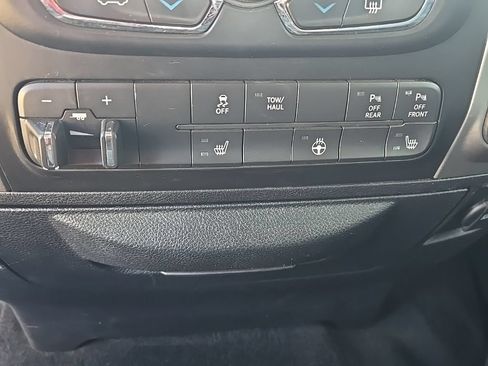 Used 2017 RAM 2500 Big Horn w/ Sport Appearance Group AWD/4WD image 18