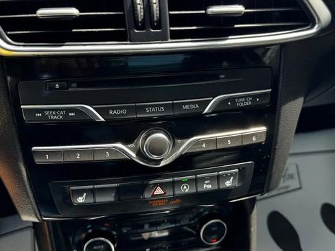 Used 2017 INFINITI QX30 Premium w/ Navigation Package image 15