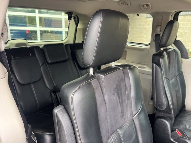 Used 2013 Chrysler Town & Country Limited w/ Luxury Group FWD image 14