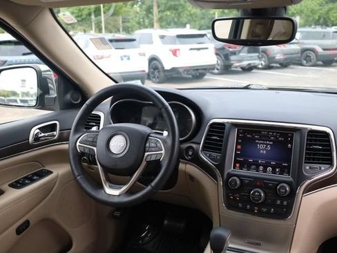Used 2017 Jeep Grand Cherokee Limited AWD/4WD image 22