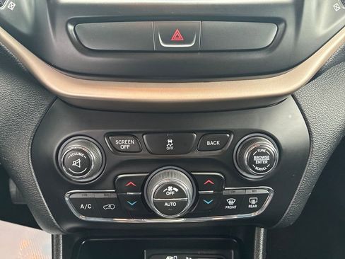 Used 2017 Jeep Cherokee Limited AWD/4WD image 24