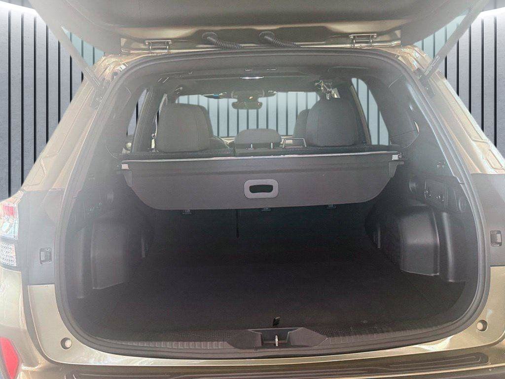 Used 2025 Subaru Forester Premium AWD/4WD image 9