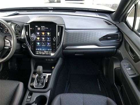 Used 2025 Subaru Forester Premium image 31