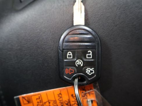 Used 2013 Ford Taurus SEL image 26