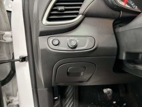 Used 2019 Chevrolet Trax LT w/ LT Convenience Package image 19