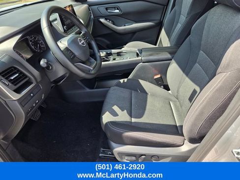 Used 2025 Nissan Rogue SV FWD image 9