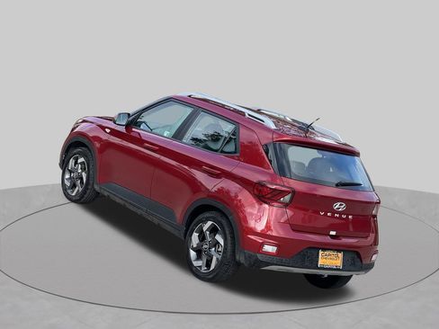 Used 2025 Hyundai Venue Limited FWD image 3