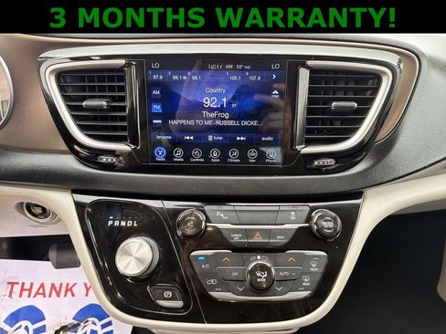 Used 2017 Chrysler Pacifica Touring-L w/ Tire & Wheel Group image 17