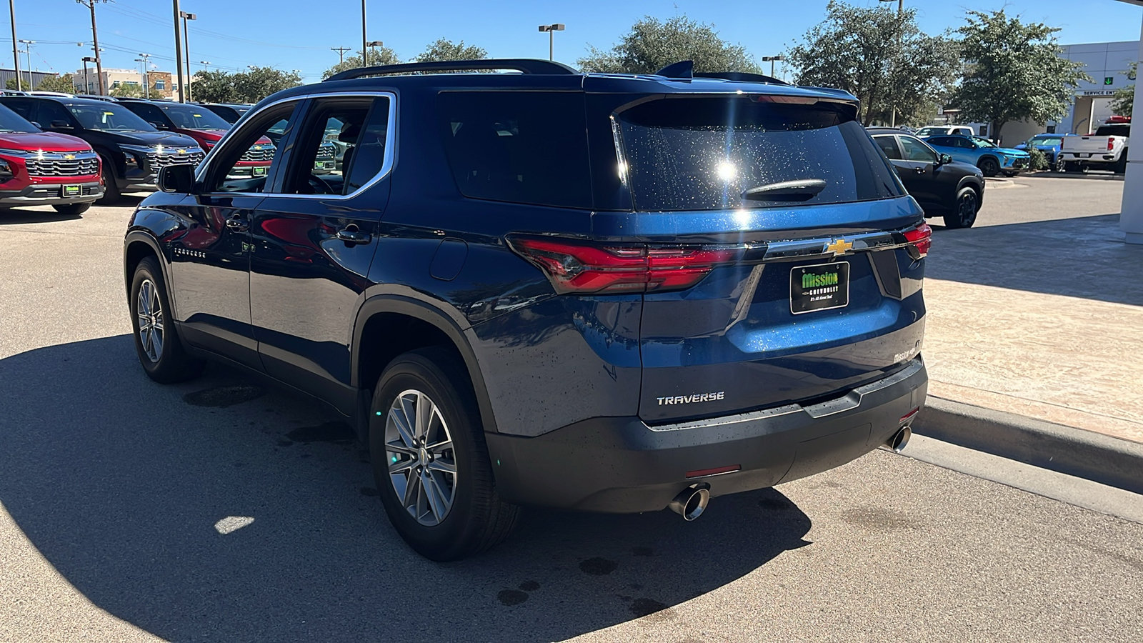 Used 2023 Chevrolet Traverse LT FWD image 6