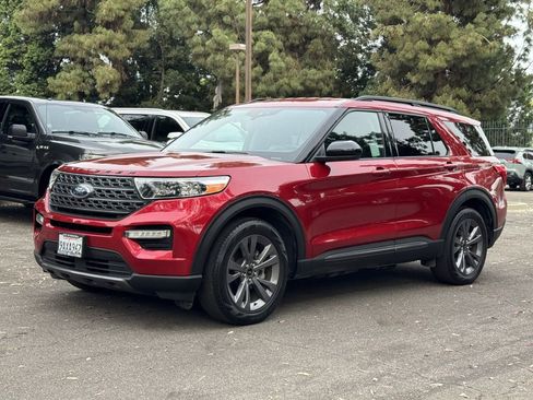 Used 2022 Ford Explorer XLT w/ Equipment Group 202A RWD image 3