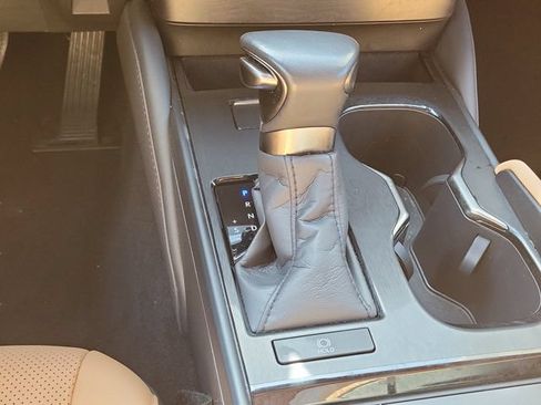 Used 2024 Lexus ES 350 w/ Premium Package FWD image 19