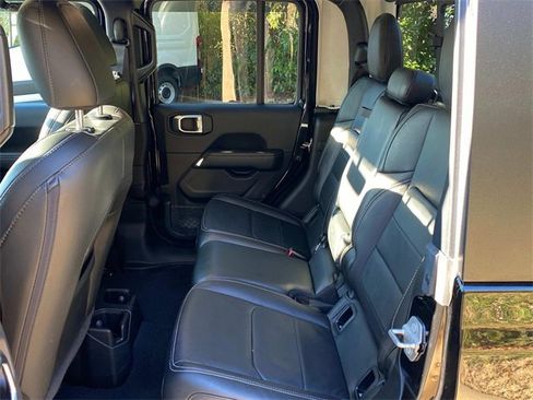 Used 2022 Jeep Gladiator Overland w/ Popular Equipment Package image 9